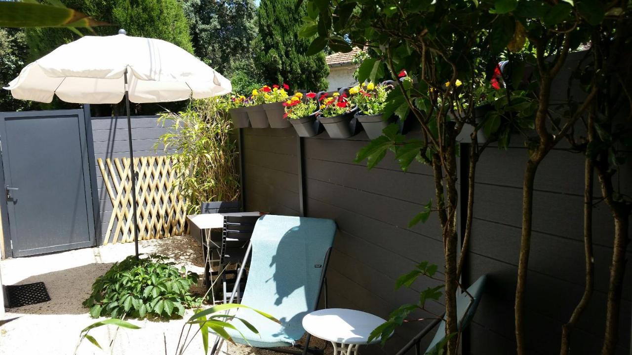 Charmant Studio: Quiet Oasis with Pool in Villeneuve-lès-Avignon Exterior photo